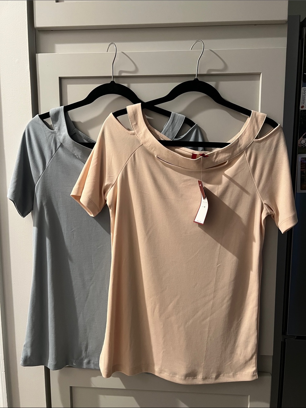 Love Scarlett Women’s Cold-Shoulder Short Sleeve Tops, size M, NWT